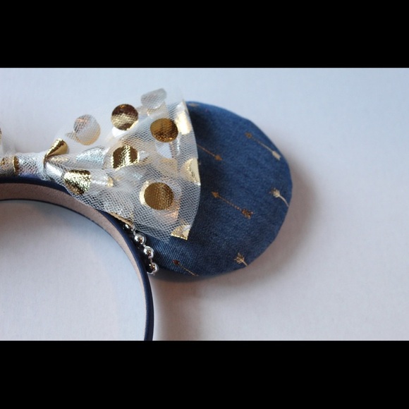 Minnie Mouse eats - Picture 7 of 10